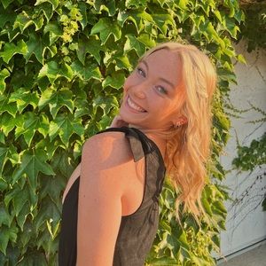 Meet your Posher, Abigail